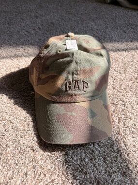NWT Gap Embroidered Logo Camo Dad Hat